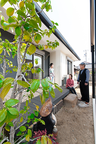 建替えてからお孫さんが遊びに来る回数が増えたそうです。 これからどんなお庭になるのでしょうか。